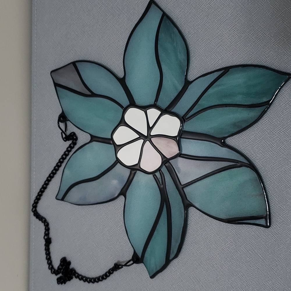 Stained Glass Flower Shape with Chain for Hanging - Picture 3 of 10